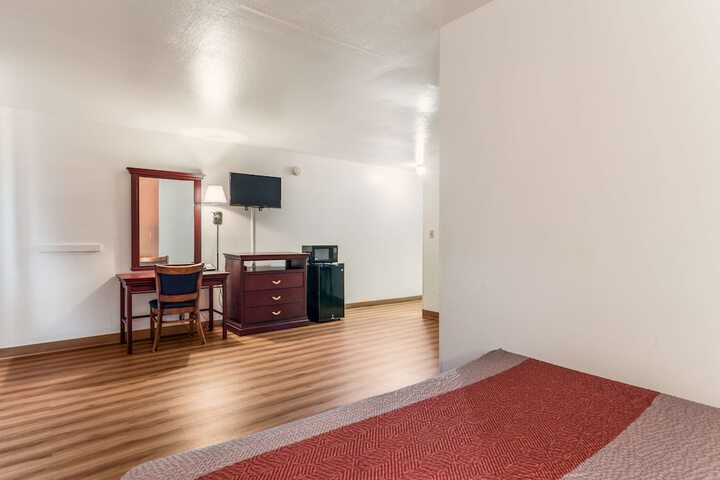 Room 21 of 32
