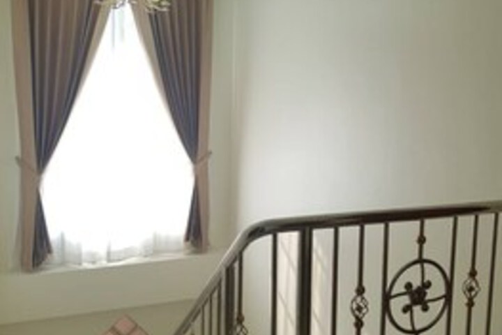 Room 8 of 9