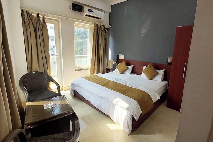 Room 26 of 69