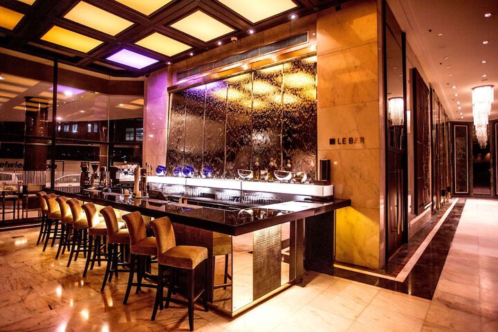 Lounge 31 of 45
