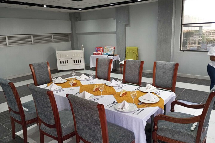 Dining 70 of 112