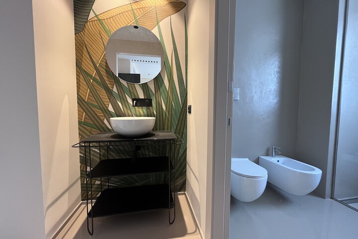Room 33 of 68