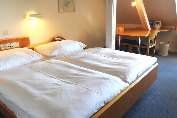 Room 7 of 40