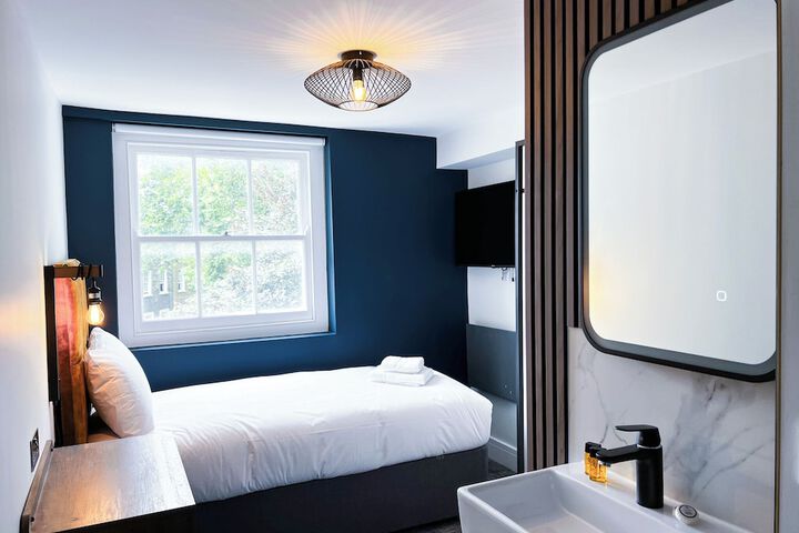 Room 12 of 19