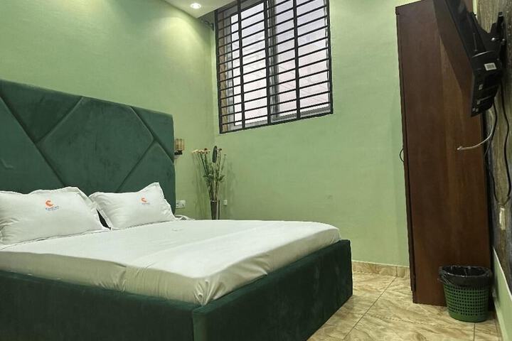 Room 4 of 11