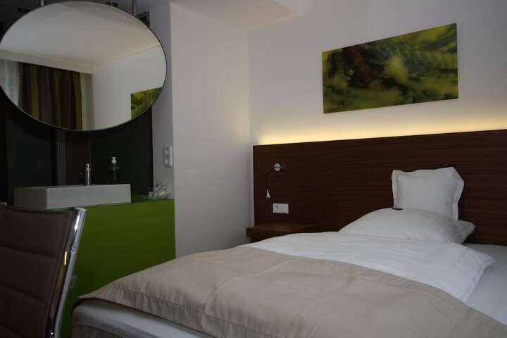 Room 11 of 48