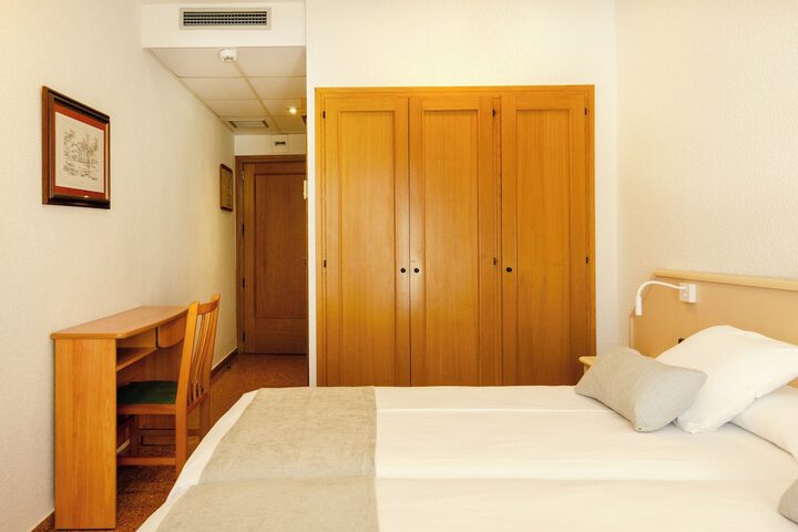 Room 8 of 39