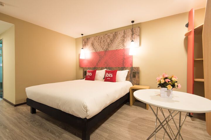 Room 6 of 19