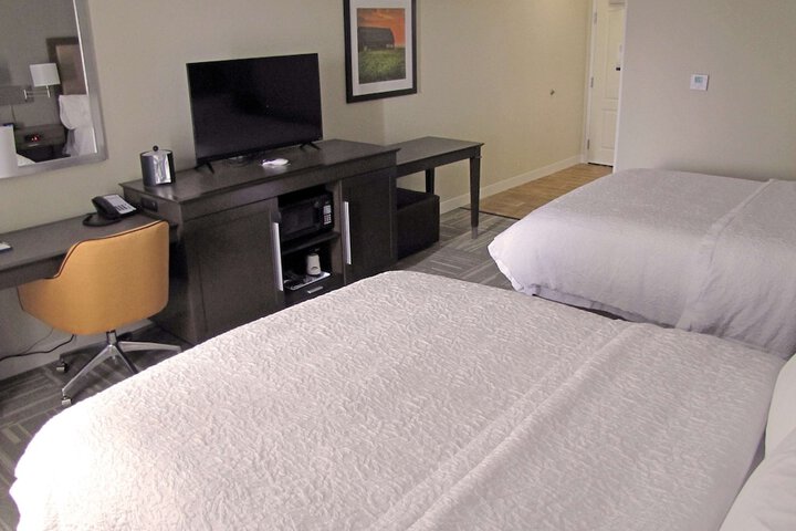 2 Queen Beds (6 of 15)