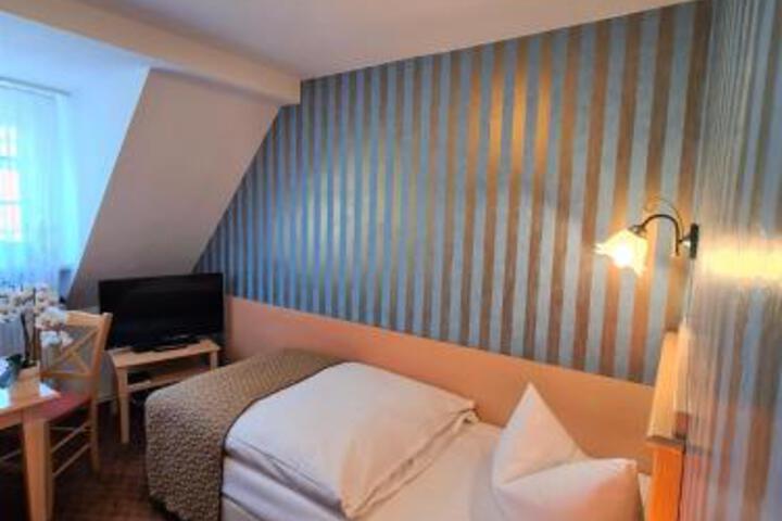 Room 12 of 22