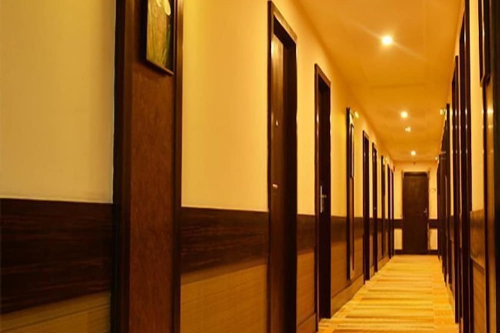 Ballroom/Hall 35 of 40