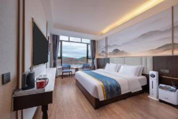 Room 6 of 8