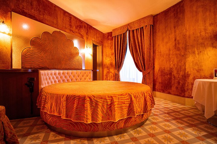 Room 33 of 149