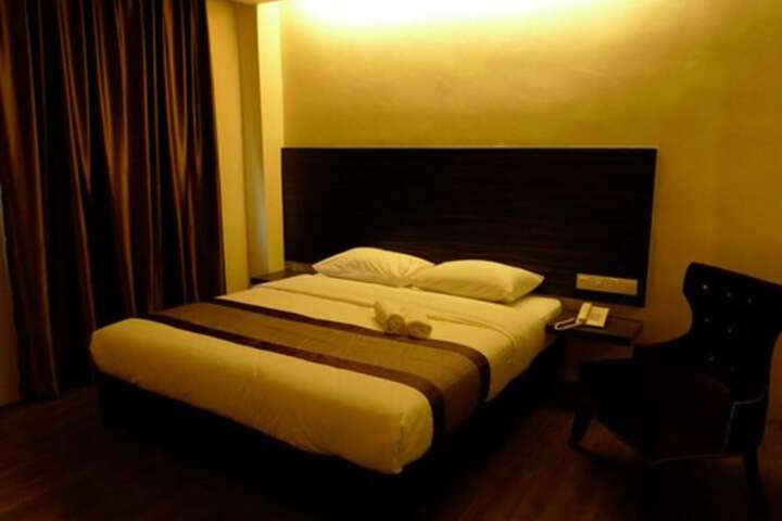Room 14 of 32