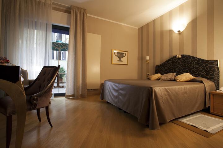 Room 6 of 43