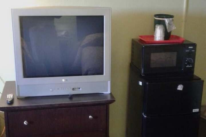 Room 4 of 8