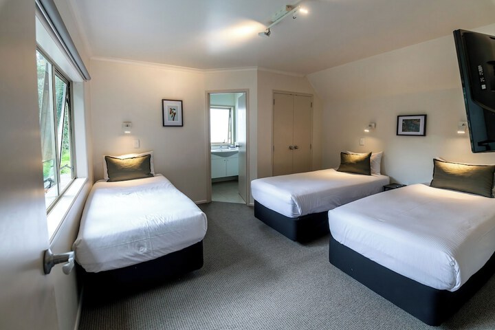 Room 10 of 107