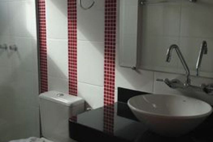 Room 4 of 17