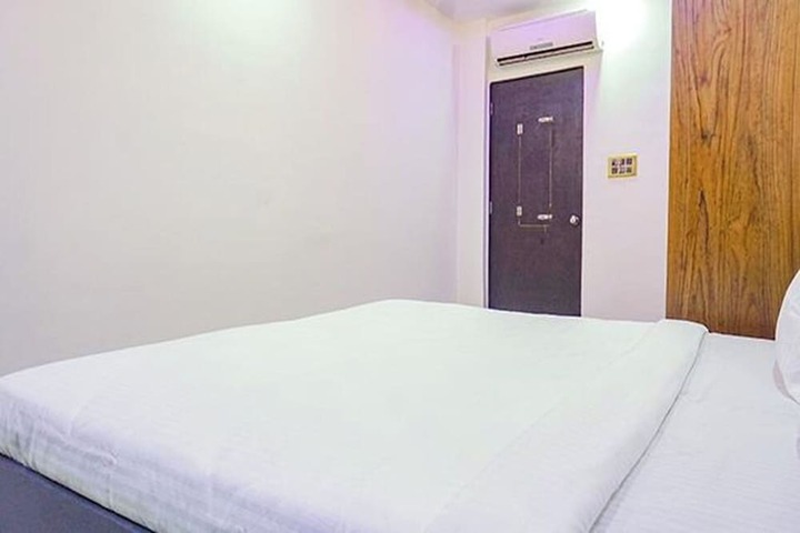 Room 7 of 30