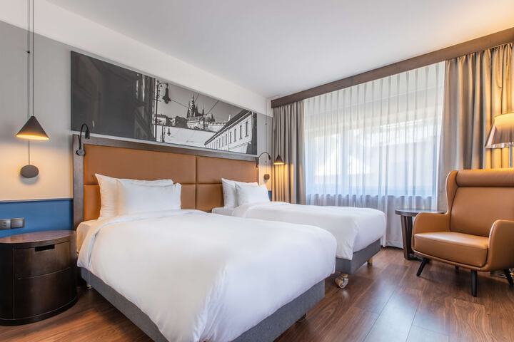 Room 15 of 106