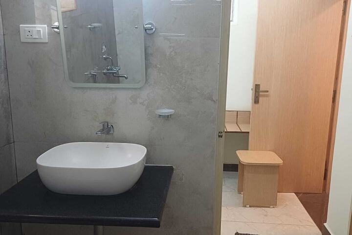 Room 50 of 95