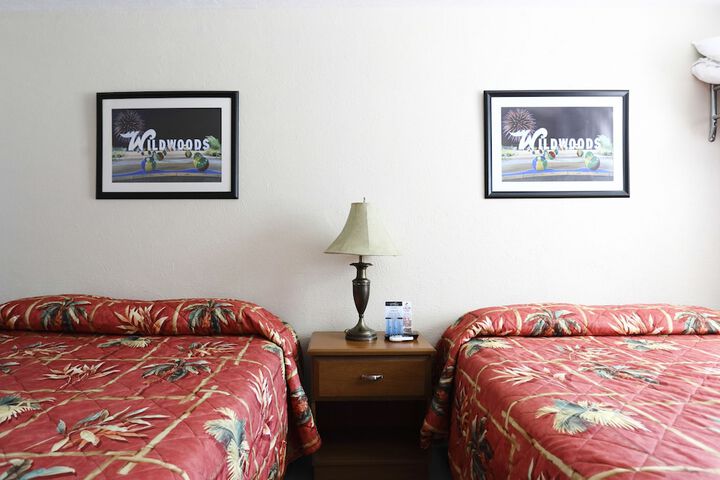 Room 13 of 38