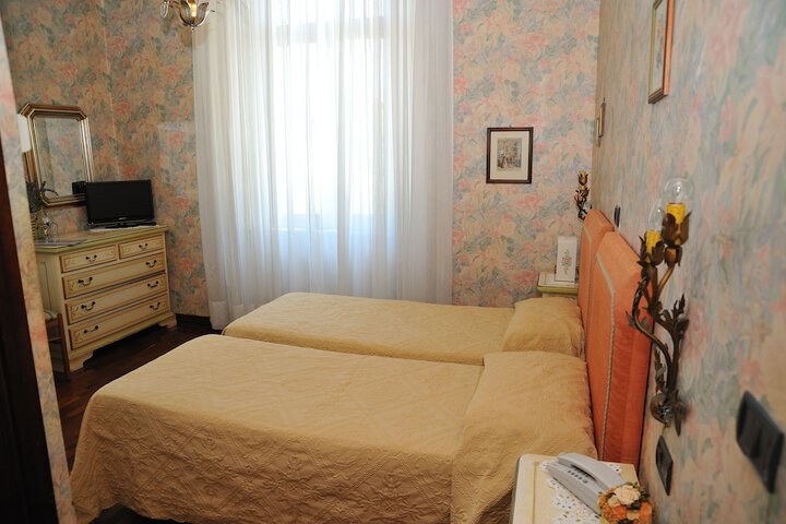 Room 21 of 63