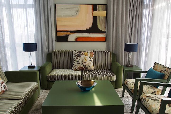 Room 100 of 370