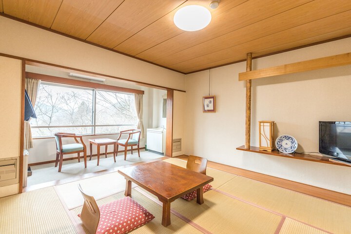 Room 2 of 48
