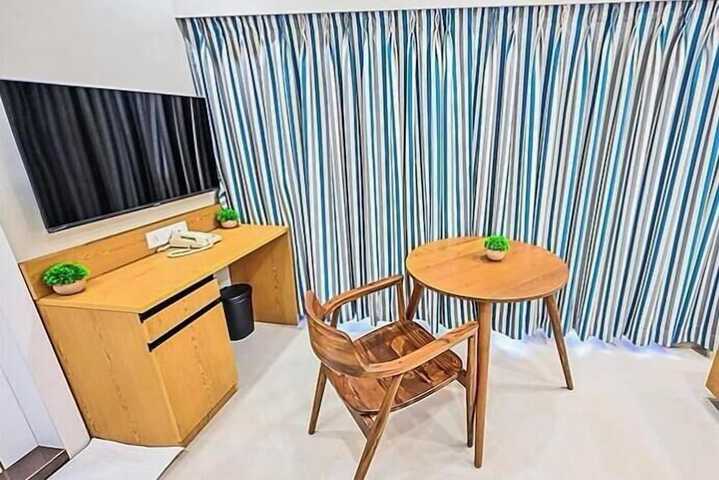 Room 4 of 63