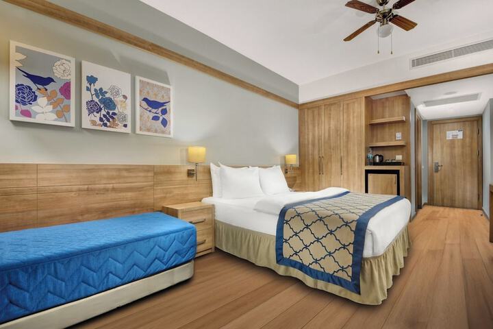 Room 13 of 120