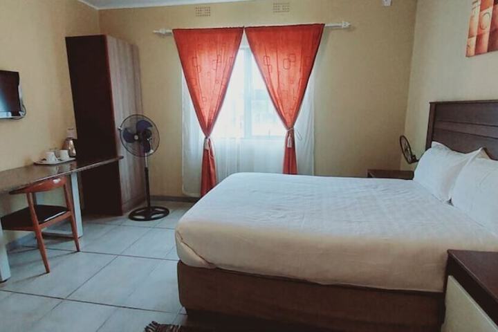Room 2 of 23