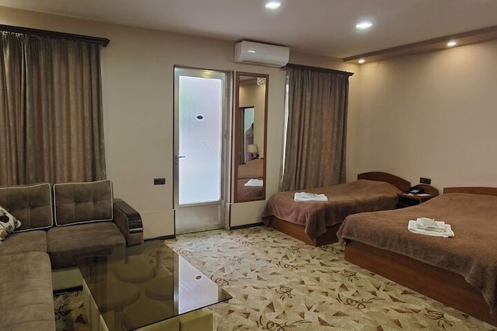 Room 25 of 164