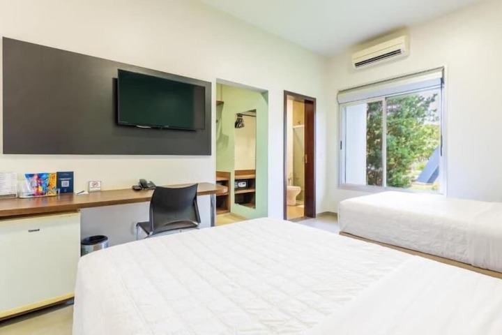 Room 28 of 103