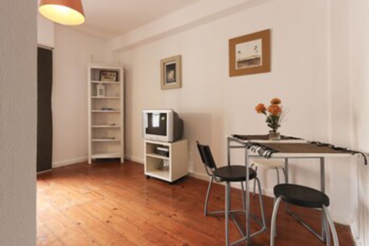 Room 6 of 19