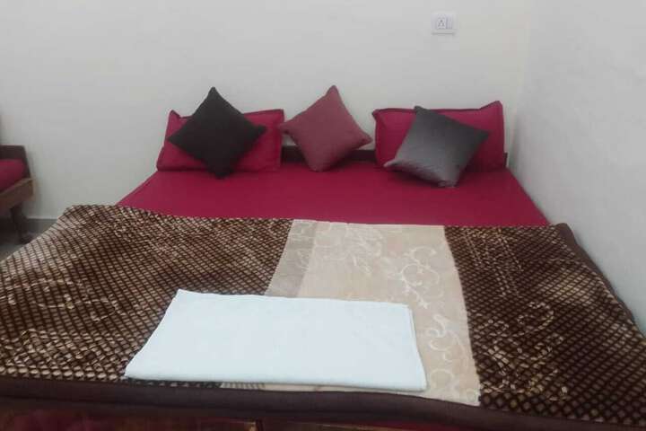 Room 4 of 20
