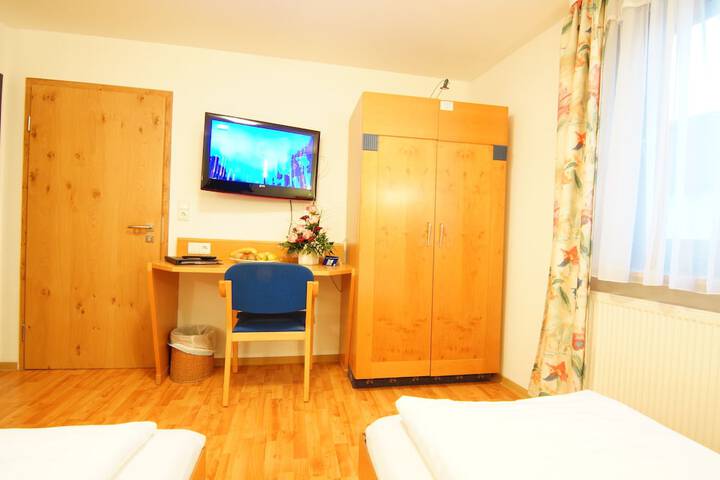Room 25 of 48