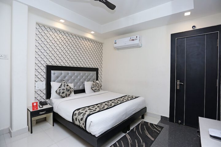 Room 10 of 13
