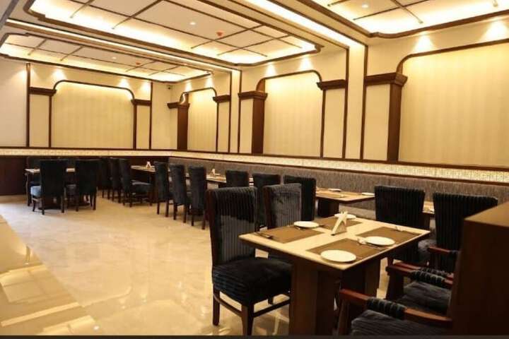 Dining 16 of 19