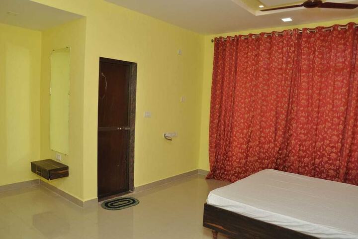 Room 6 of 16