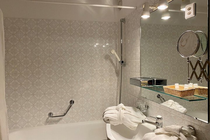 Room 45 of 99