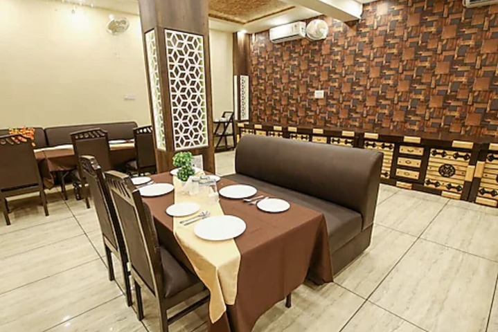 Dining 4 of 6