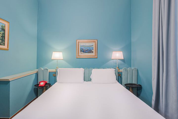 Room 33 of 81