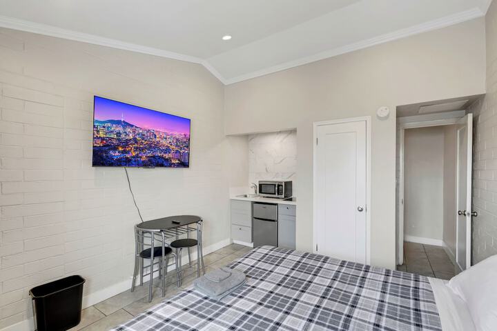 Suite King Bed Kitchenette Ground Floor (8 of 15)
