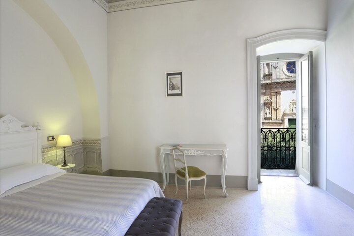 Room 8 of 181