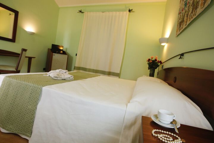 Room 3 of 35