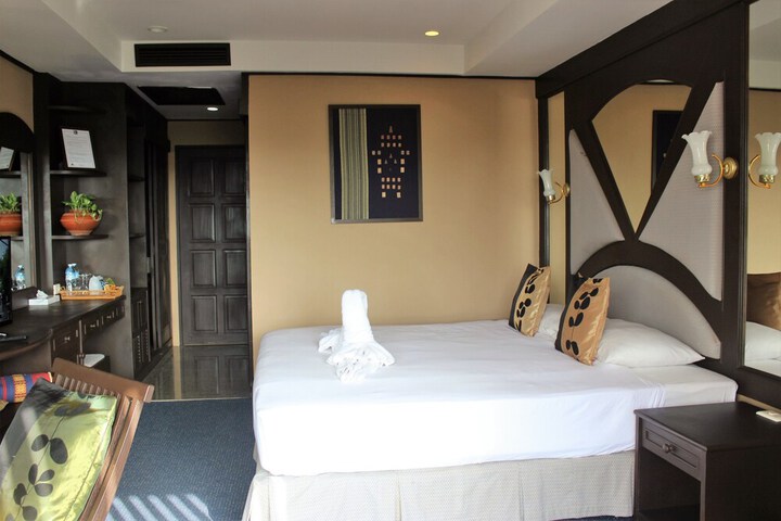 Room 12 of 92
