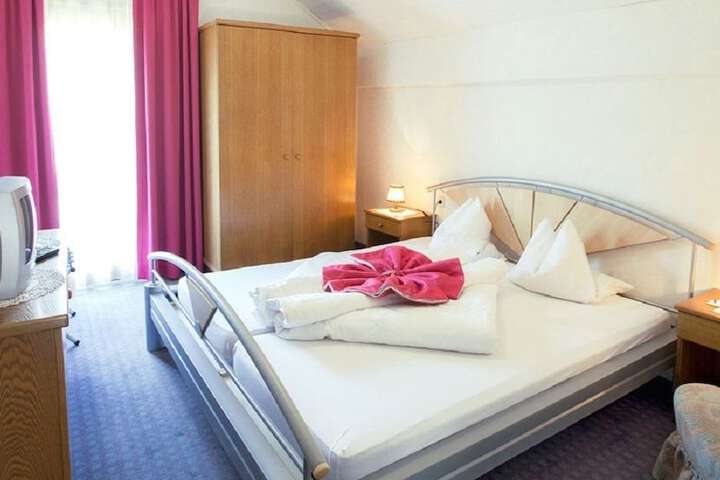 Room 3 of 25