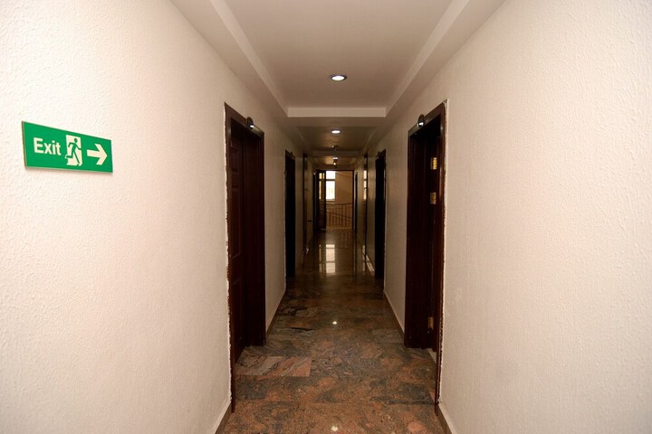 Ballroom/Hall 81 of 99