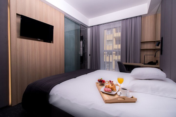 Room 15 of 38